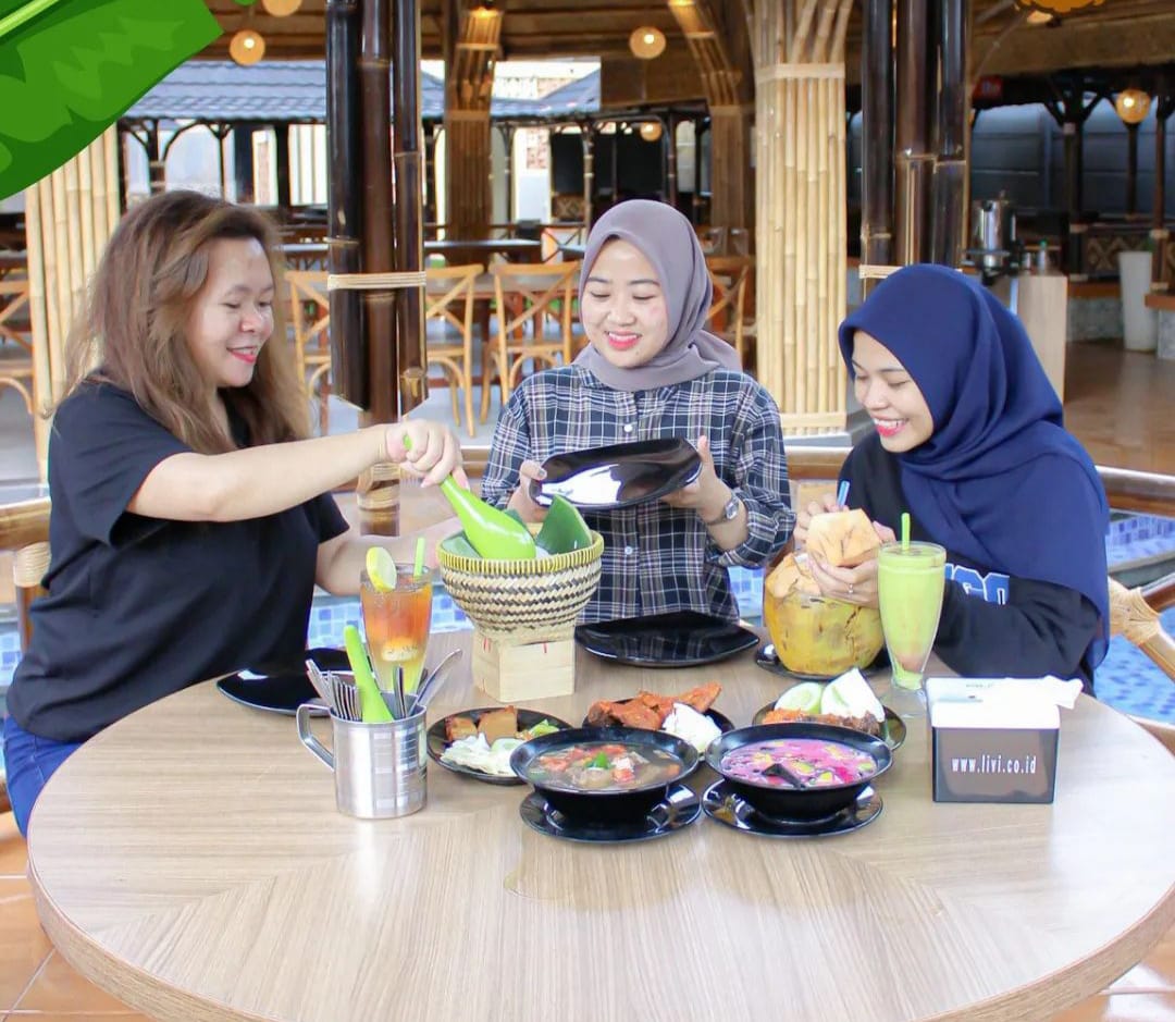 Lesehan Purwajaya: Delicious Meals Amidst Cilacap's Bustling Streets