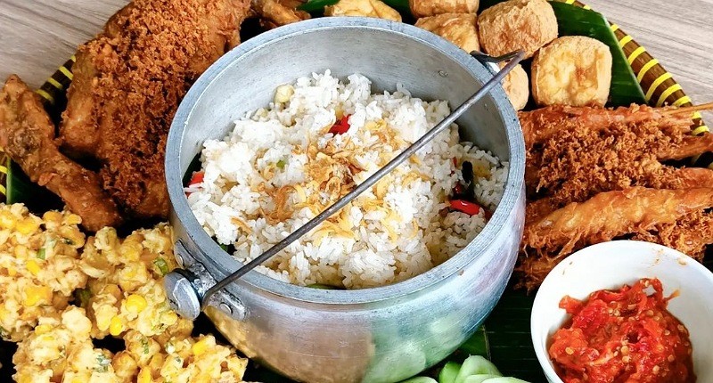 Lesehan Purwajaya: Enjoy Cilacap's Charm While Dining